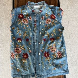 Women’s embroidered denim jacket.